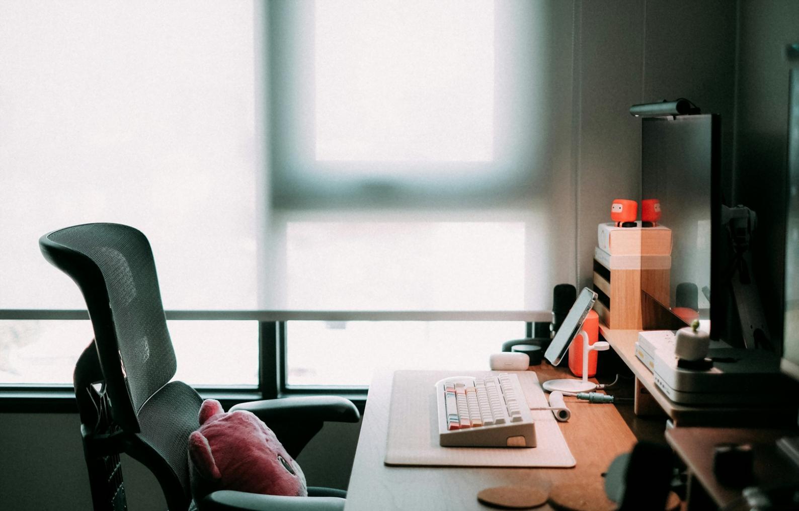 Geschäftsbesprechung über Unternehmenskennzahlen und Finanzdaten